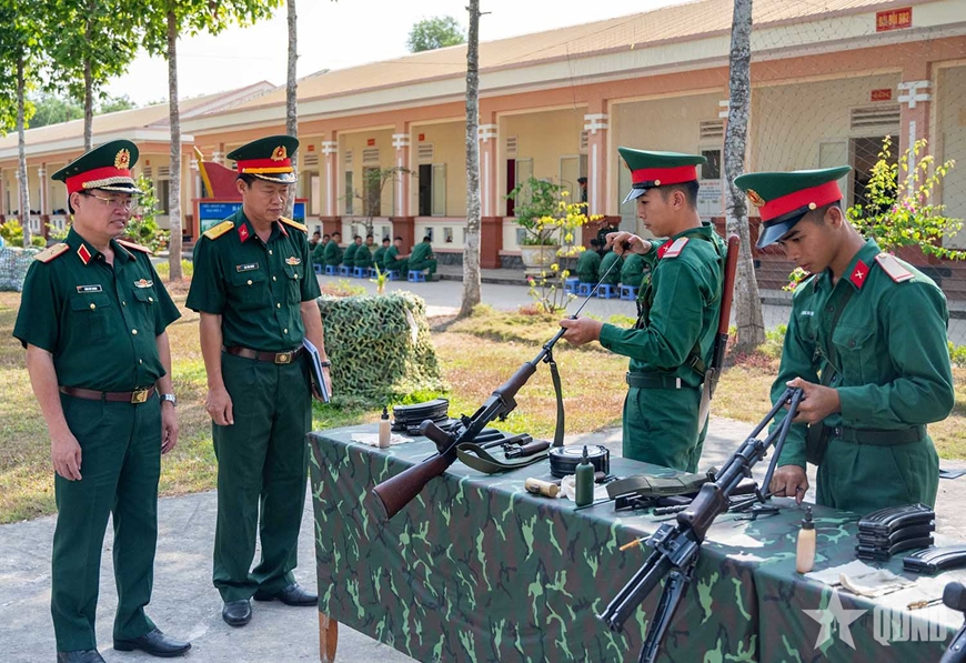 Đoàn công tác Bộ Tổng Tham mưu kiểm tra công tác huấn luyện tại An Giang